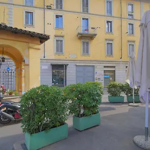 https://conte-rosso-house.italymilanhotels.net
