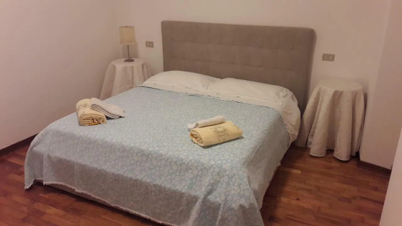 דירות פרוג'ה Via Piantarose, 12 0*,